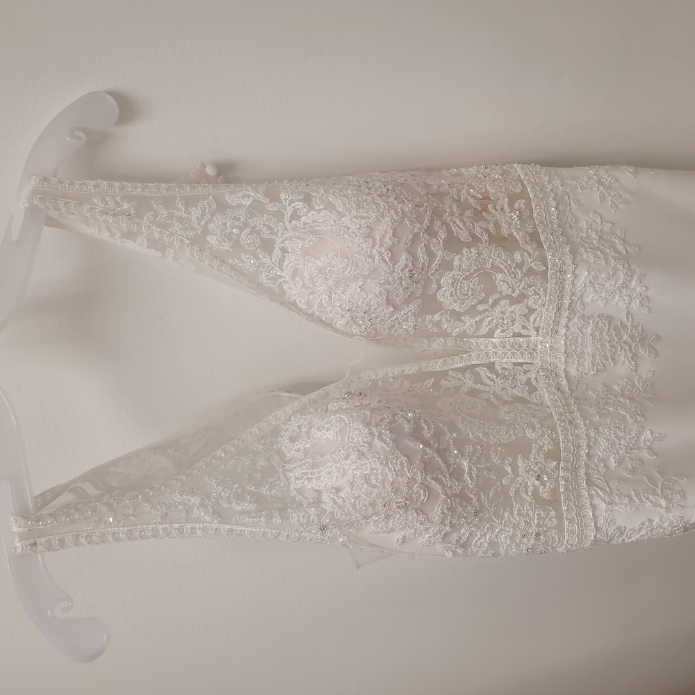 Elegant Lace Bridal Gown